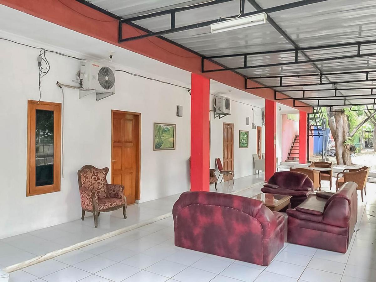Rumah Panggung Guest House Syariah Mitra Reddoorz Cirebon Exterior foto